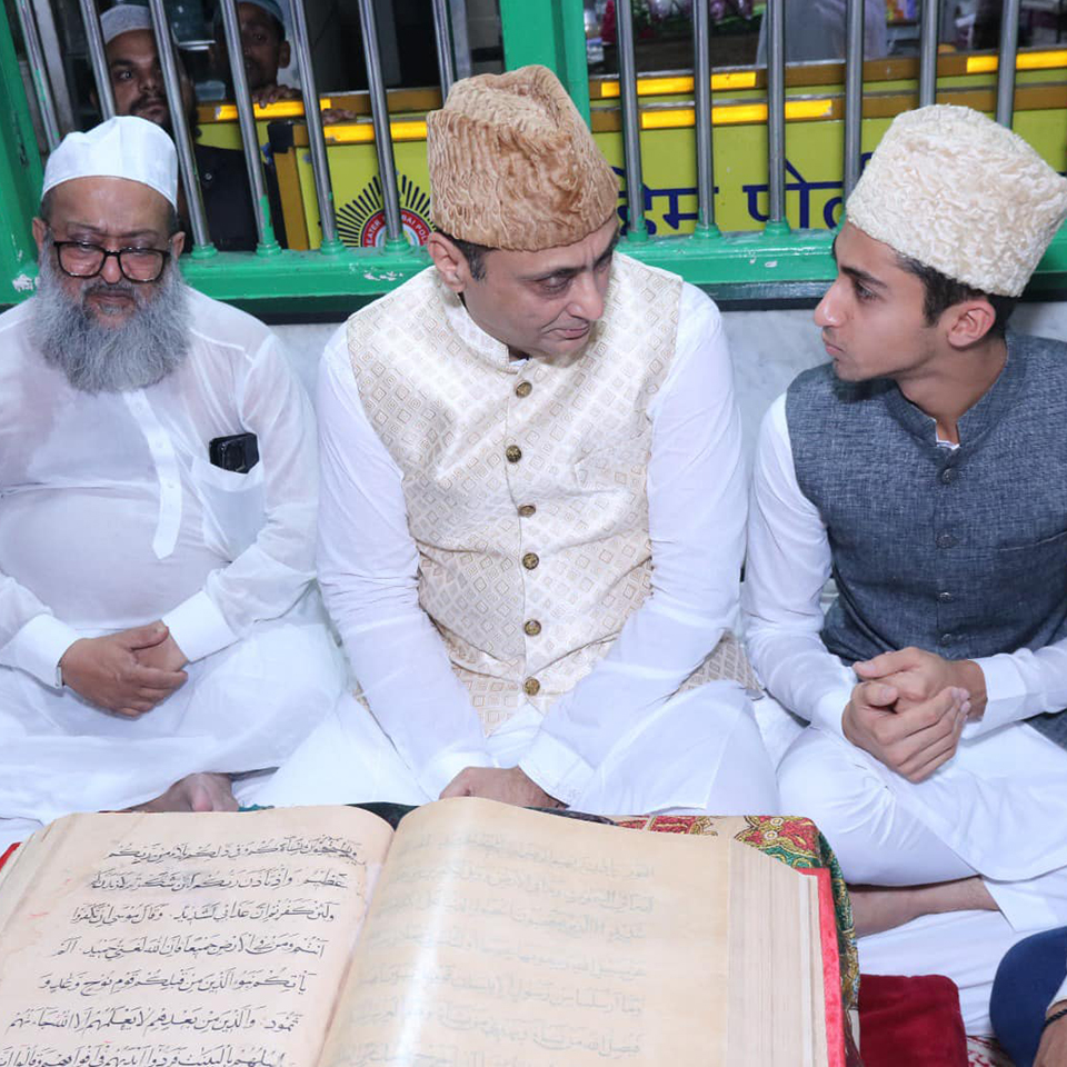 Spiritual Practices At Mahim Dargah